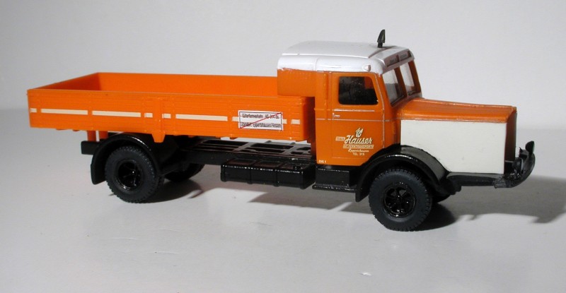 B�ssing-NAG 650 Pritschenwagen mit Nachkriegs-Schwalbennestkabine von Herpa/M�rklin