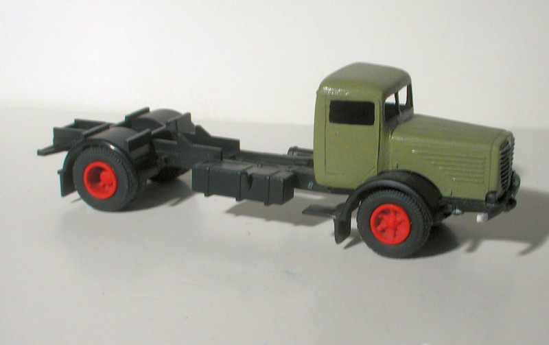 B�ssing 8000 mit Schmalkabine von Wiking/Herpa