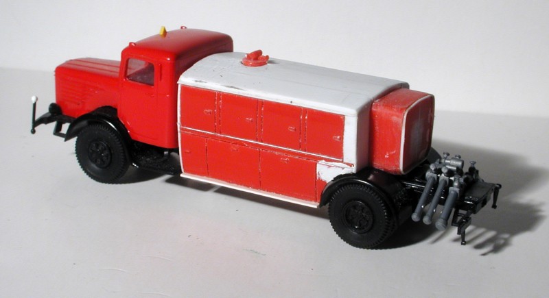 B�ssing 8000 Tankl�schfahrzeug von Wiking/Brekina/Roskopf, Heckansicht