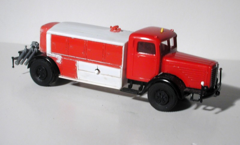 B�ssing 8000 Tankl�schfahrzeug von Wiking/Brekina/Roskopf