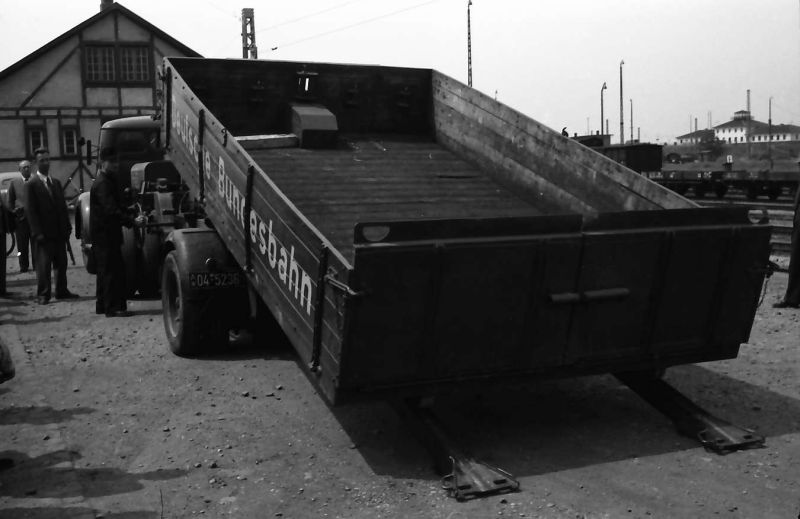 BZF mit abgekippter Wechselpritsche