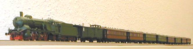 Der Zug von schr&auml;g vorn