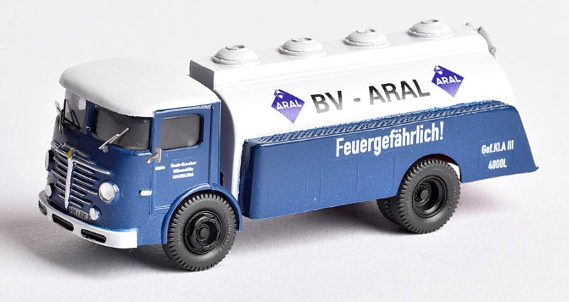 B�ssing 4500 U Tanklastwagen Baujahr 1955 auf Basis Wiking/Lego