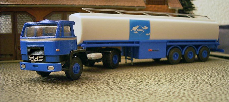 B�ssing BS 16 S Sattelschlepper Baujahr 1970 von PM/Roskopf/Kibri