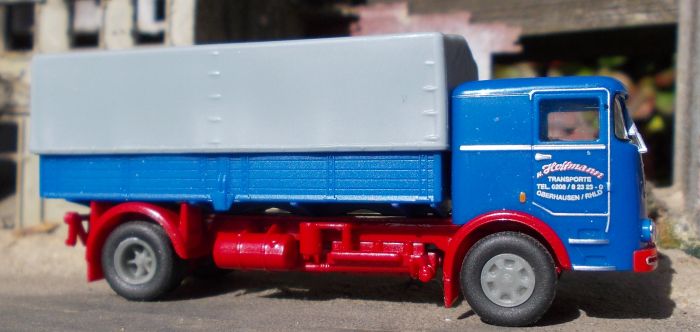 B�ssing Commodore LU 11/16 Pritschenwagen Baujahr 1960 von Herpa