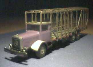 Der Mercedes L 10000-M&ouml;belwagen von schr&auml;g vorn