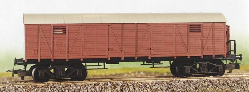 Vierachsiger gedeckter G&uuml;terwagen von Kleinbahn