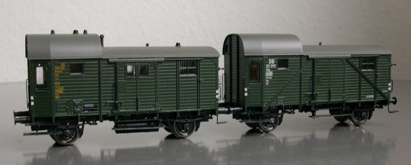 Pwg pr 14 in Epoche 3a (links) und mit 'A-Streben' in Epoche 3b (rechts) von Brawa