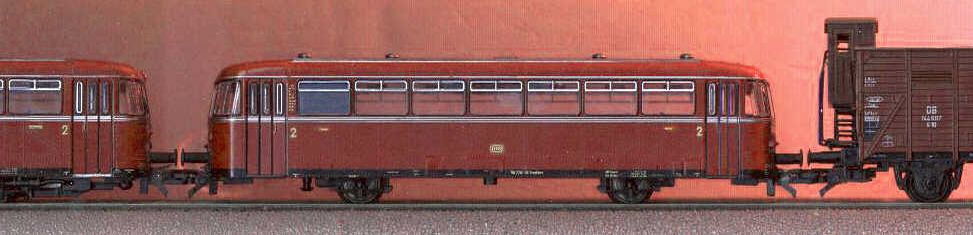 VT 98 mit Universalkupplung im Zugverband