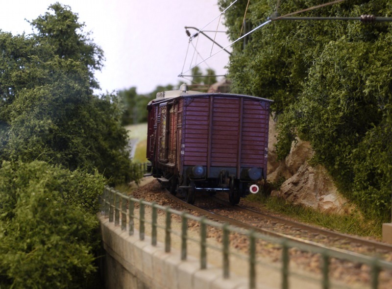 Nachschu� auf den ET: er hat St�ckgutwagen dabei